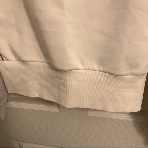 Guess sweater size small made with organic cotton Sweat Crewneck Crop - Picture 6 of 10